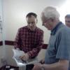 Jerry chats to Gordon with Warren standing by.